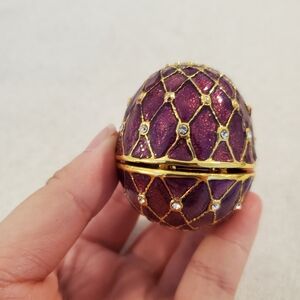 🎁3/$30 Gorgeous Egg Shaped Clock **NEEDS NEW BATTERY**